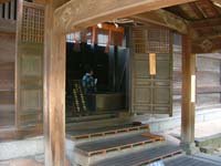 釜鳴神事の画像を拡大表示