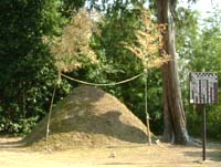 首塚の画像を拡大表示